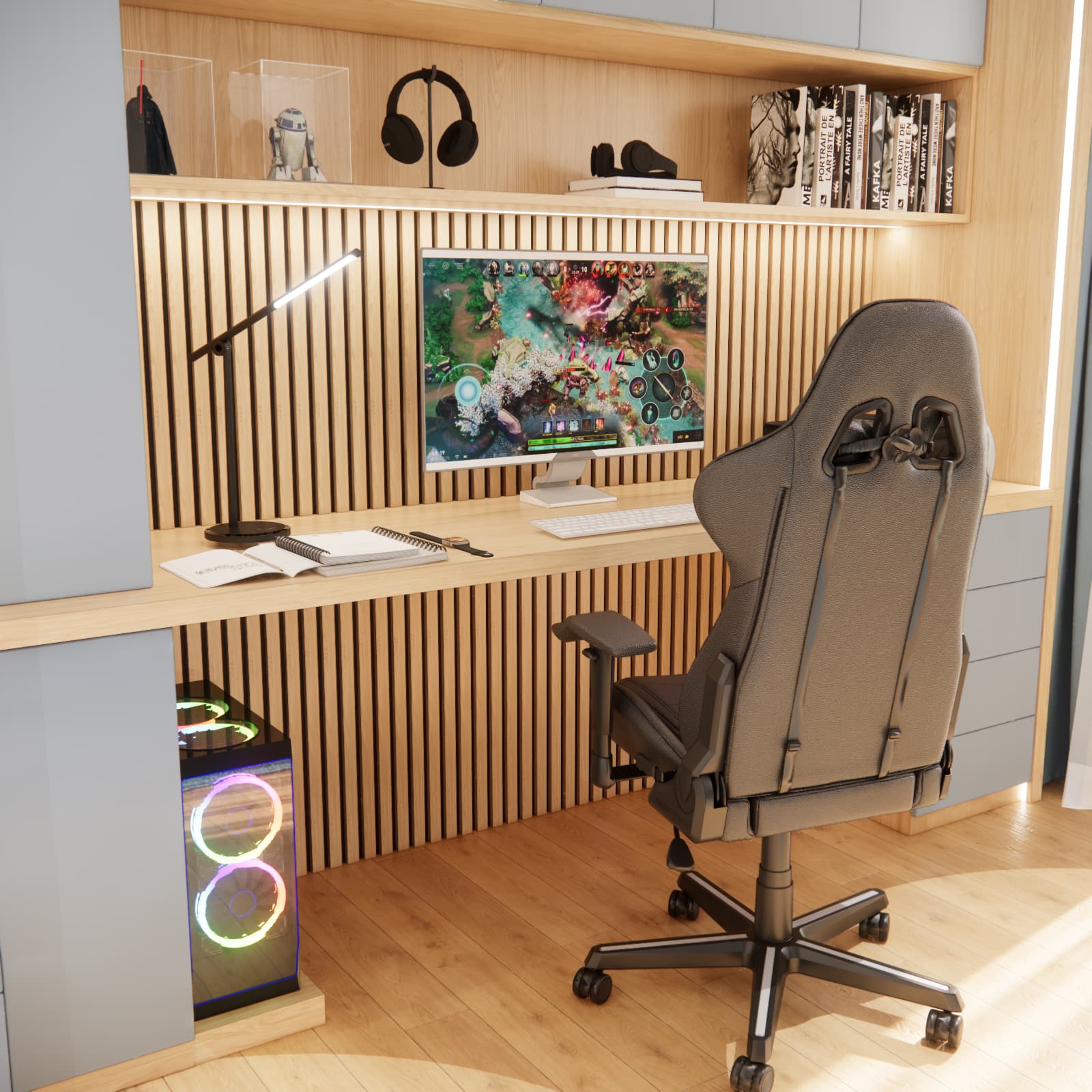 Lampka biurkowa i podświetlona półka nad monitorem na tle pionowych lameli